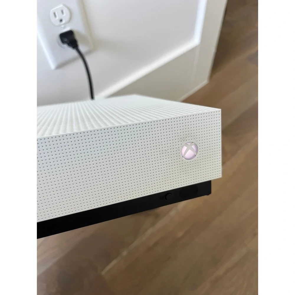 Microsoft Xbox One S 500GB Console Model 1681 Robot White w/ Power & HDMI Cables